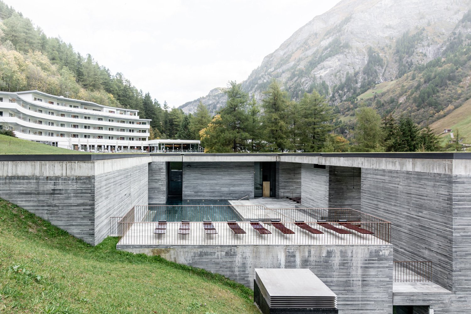 アート・デザイン・音楽 PETER ZUMTHOR THERME VALS Gallery of The Therme Vals / Peter Zumthor - 2
